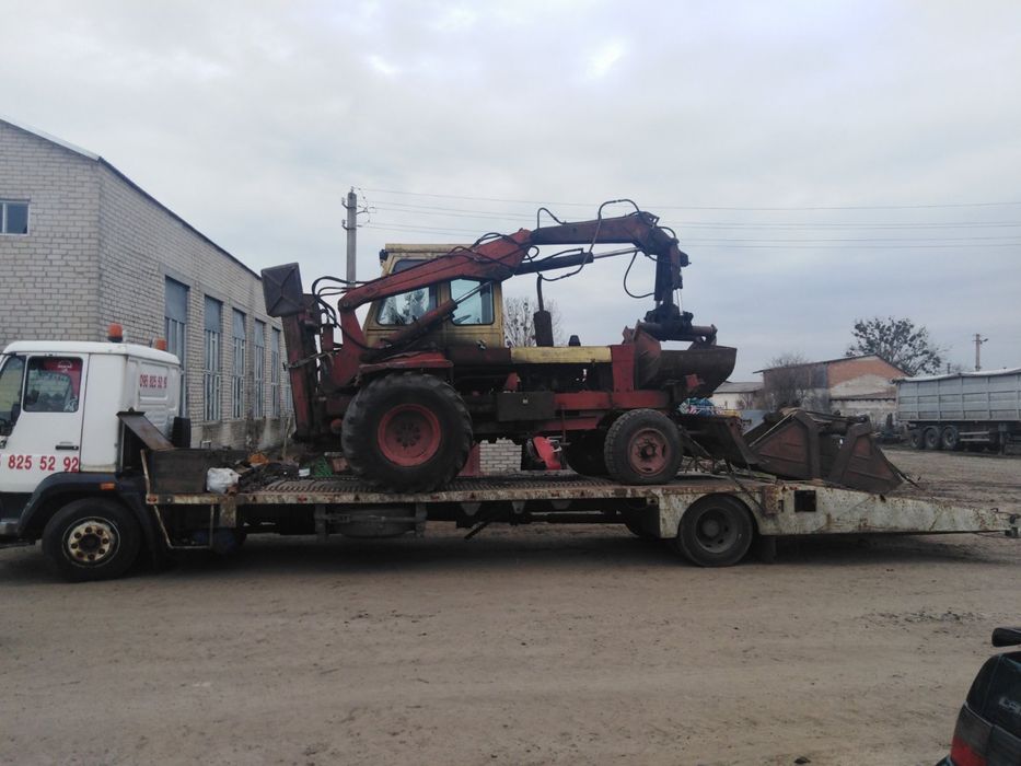 Евакуатор. Послуги евакуатора для перевезення вантажів . Лавета