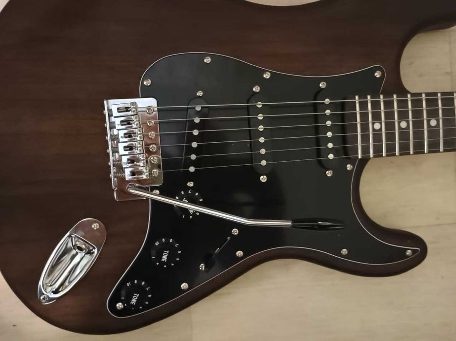 Электрогитара типа Stratocaster