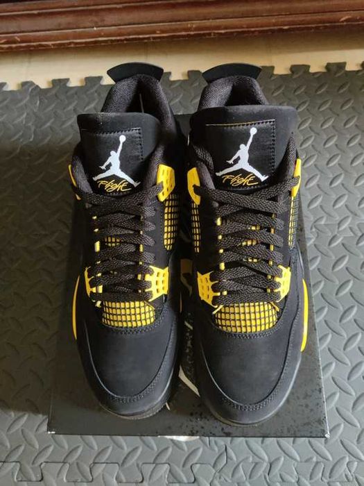 Jordan 4 Retro Thunder r.39