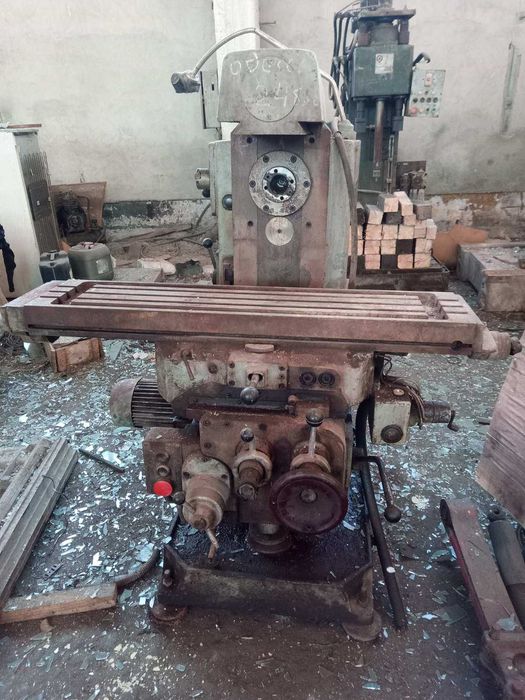 Фрезерний станок 6р81г