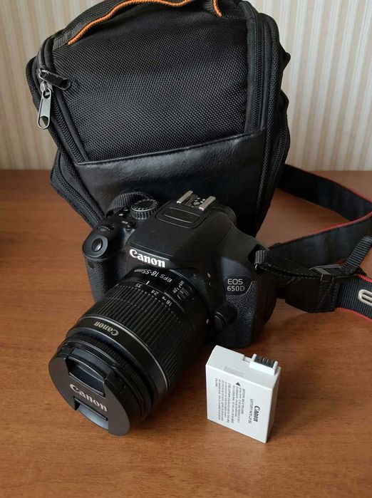 Дзеркальний фотоапарат Canon Eos 650D -об'єктив, сумка. Стан нового!