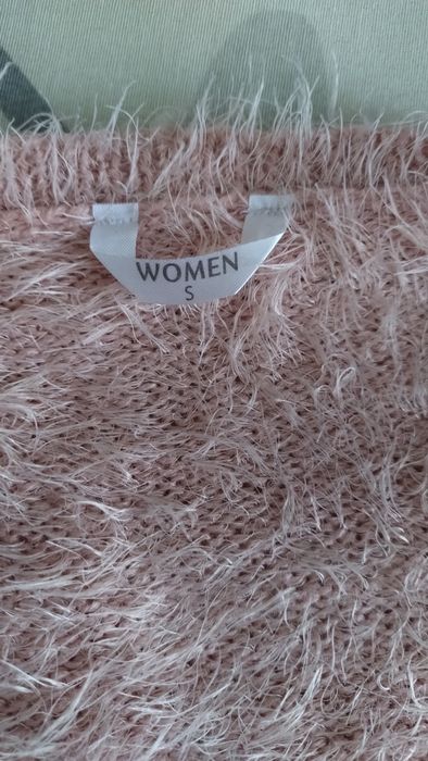 Różowy sweterek  .