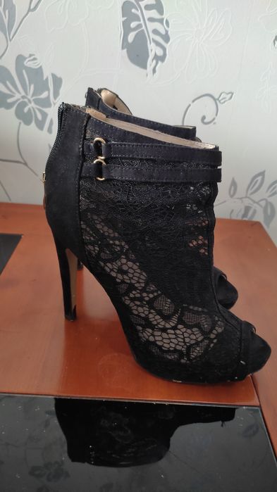 Sapatos altos mulher
