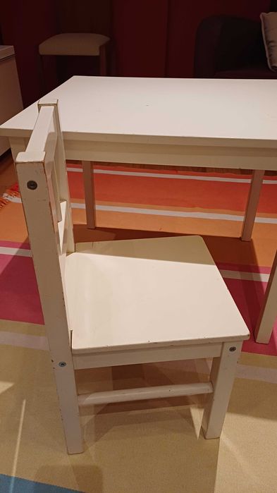 Mesa e cadeira de criança Ikea