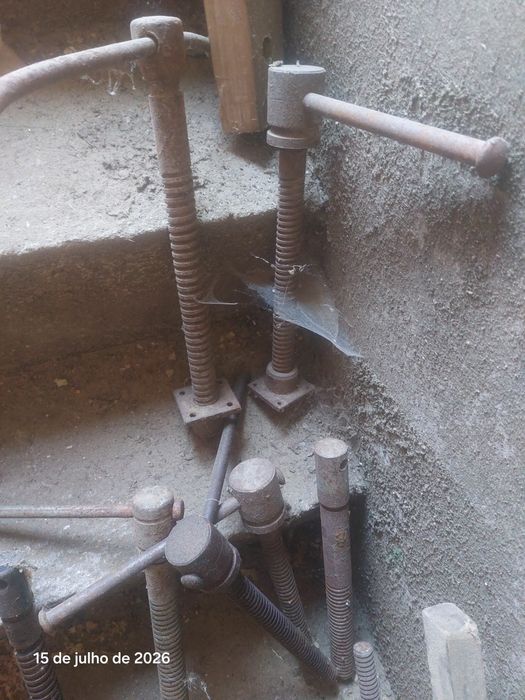 Tornos de  bancada de marceneiro