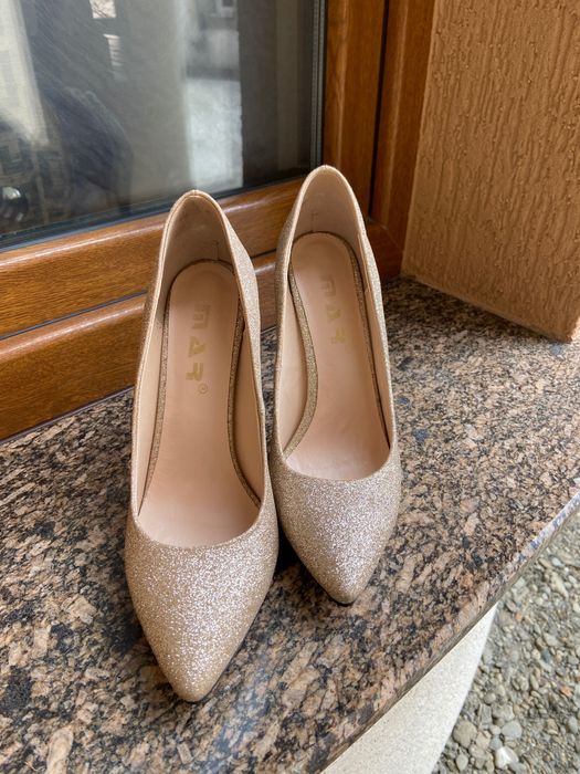 Жіночі туфлі на підборах