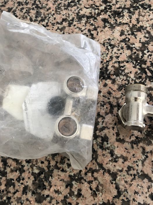 Blok zaworowy do grzejnika (dolne zasilanie)