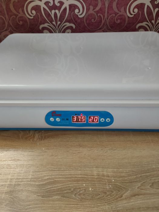 Інкубатор на 120 яєць