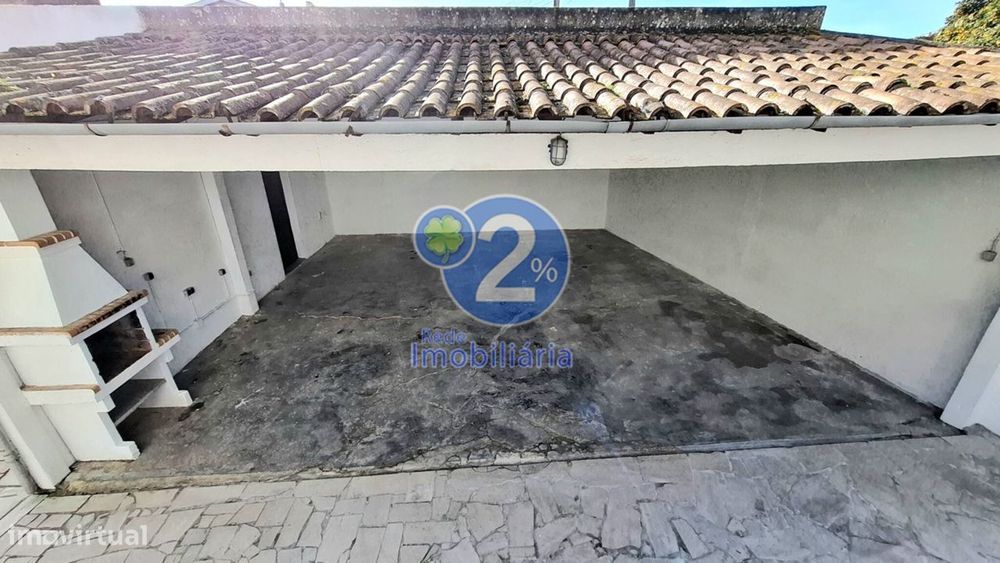 Apartamento T5 Duplex com Logradouro - Pousos