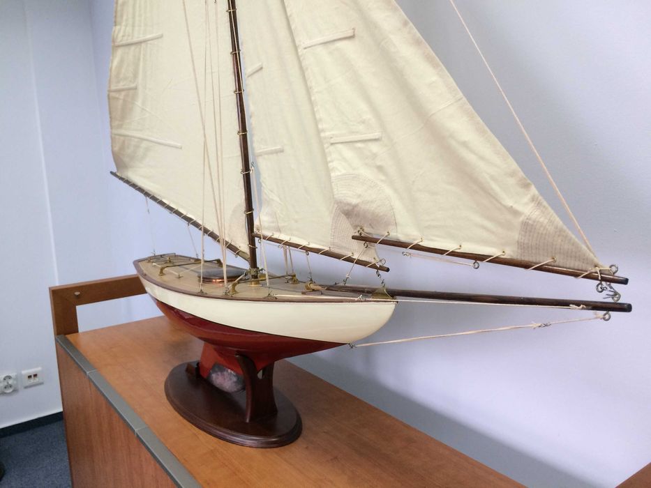 Model statku Bermuda Sloop - oryginał Authentic Models