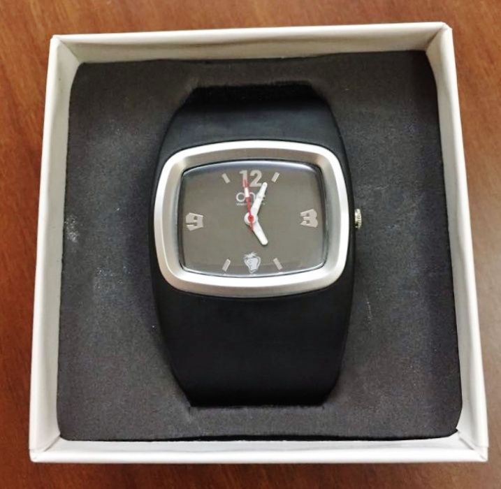 Relógio ONE edição Morangos com Açúcar