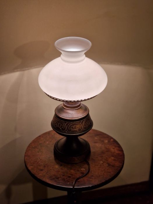 Candeeiro base metálica trabalhado