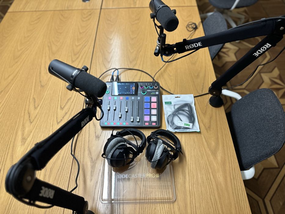 Studio podcastowe RODECaster Pro II, Shure SM7B, RODE PSA1+, DT770Pro