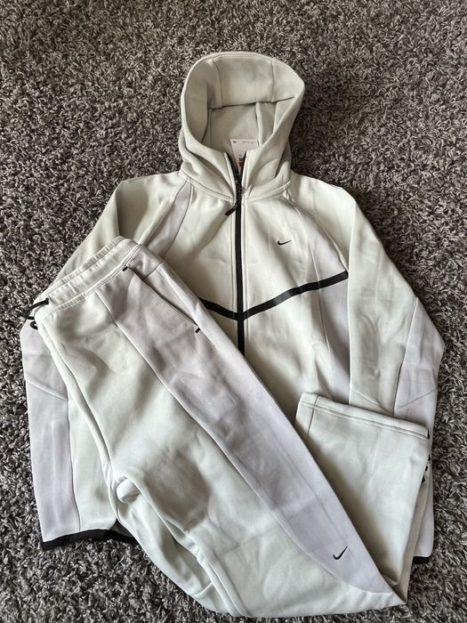 Костю Nike tech fleece