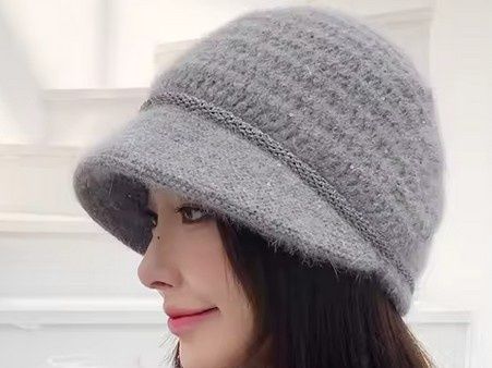 2 eleganckie czapki, popielata i ciemny beż