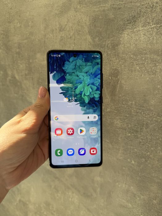 Samsung Galaxy S20FE 5G 6/128 в дуже гарному стані