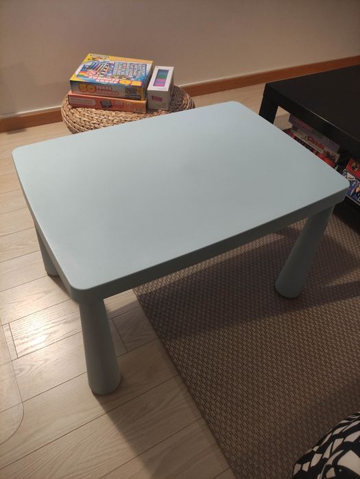 Mesa e bancos criança