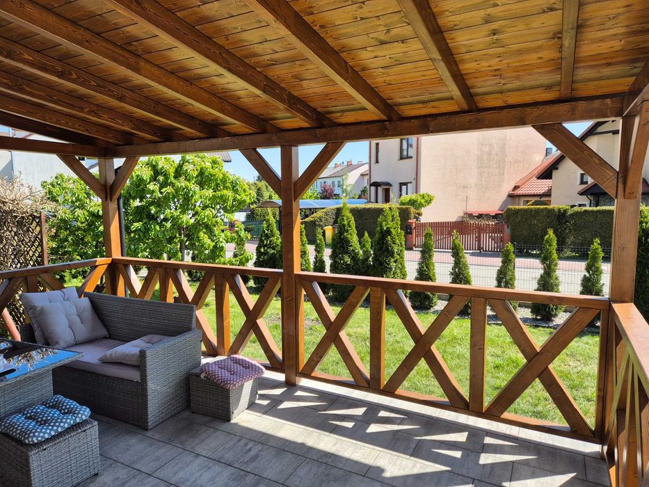 zadaszenie tarasu pergola drewniana altana taras patio zabudowa tarasu
