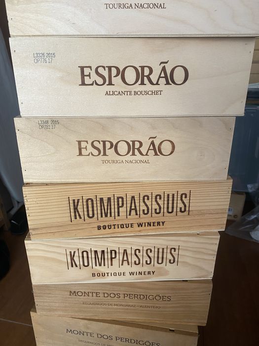 Caixas madeira de vinhos