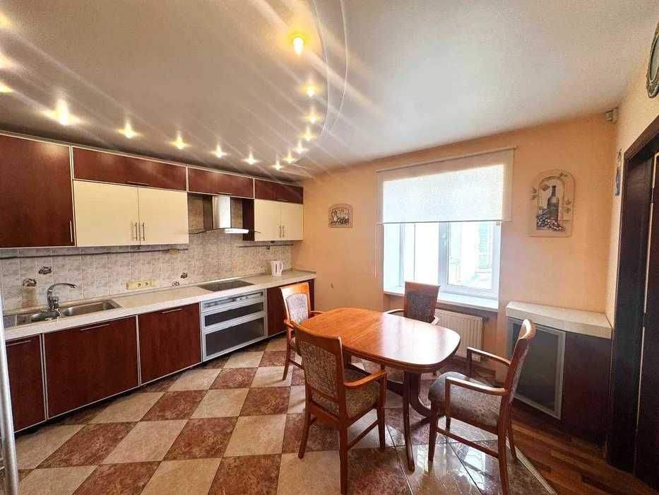 пр Берестейський 103, простора 4к, м Житомирська,Святошино