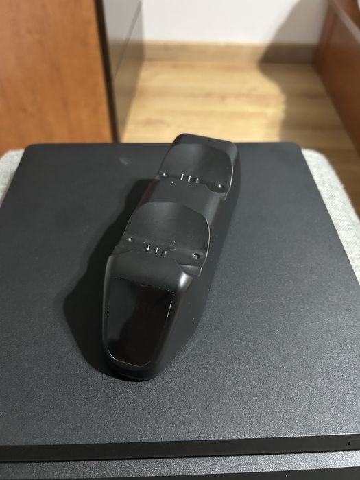 Consola PlayStation 4 com 1T e jogo incluído