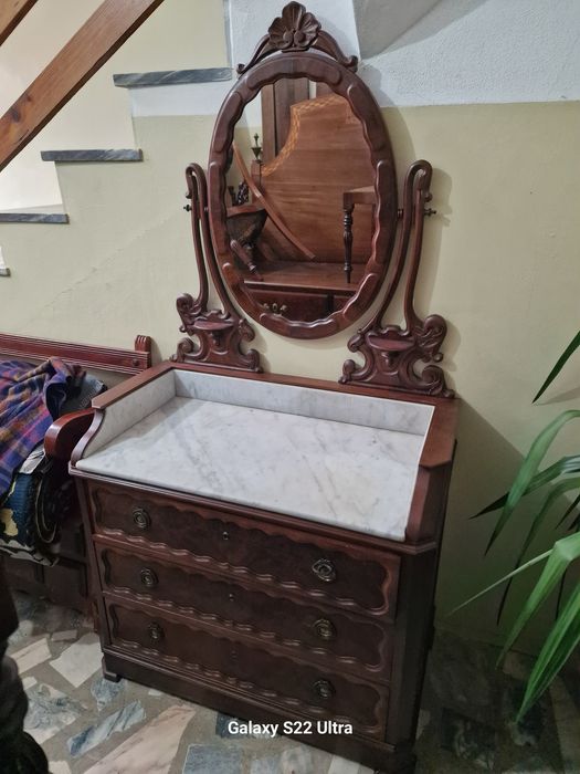 Tocador em madeira maciça