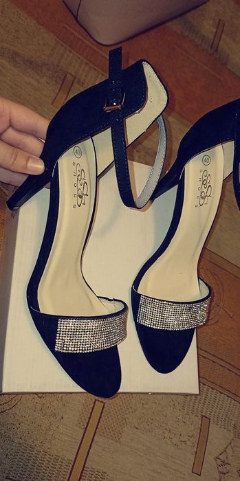 Eleganckie nowe szpilki