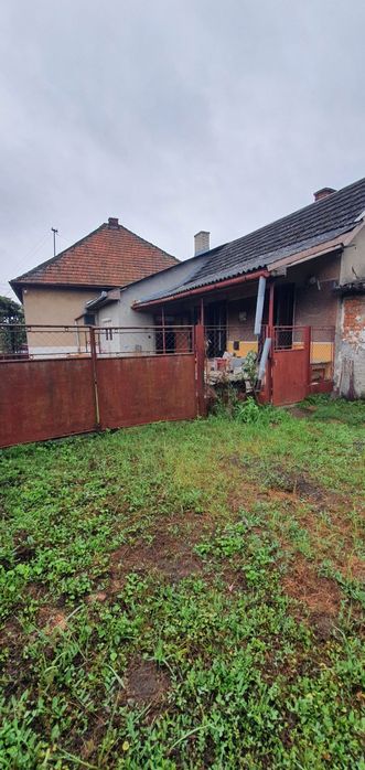 Будинок на високому фундаменті