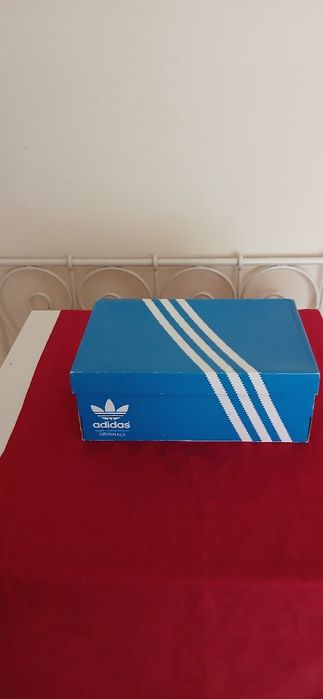 Caixa Adidas, vazia
