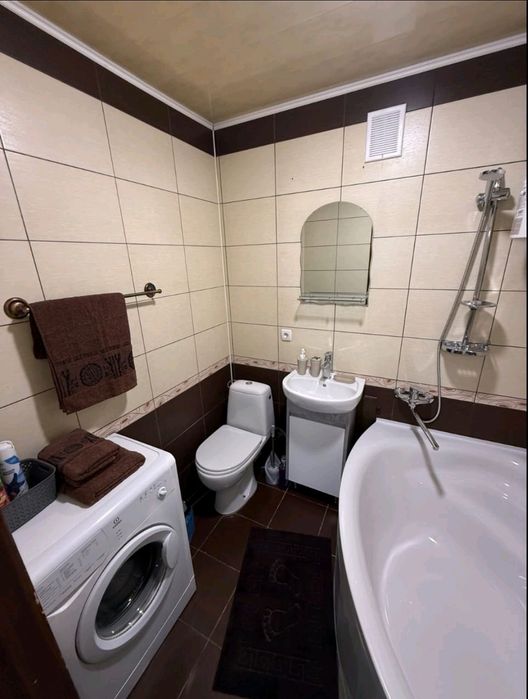 Сдам Посуточно  2, 3 комн. квартиры. Обустроены Центр