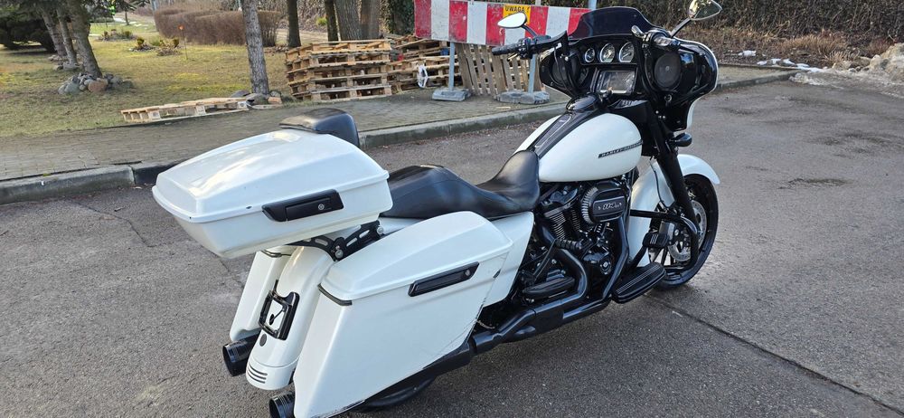 Harley Davidson FLHXS Street Glide Special z 2018 roku