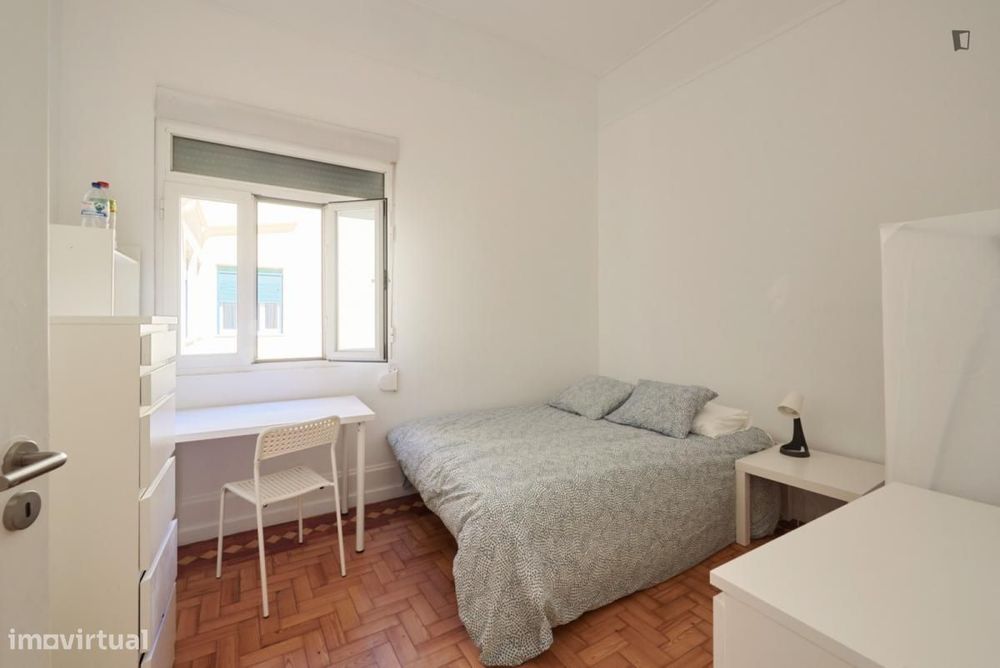 Quarto - localizado em Marquês de Pombal Lisbon