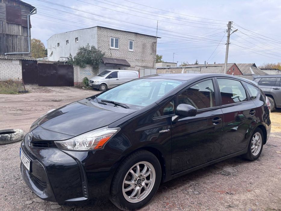 Toyota prius v 2015 1.8