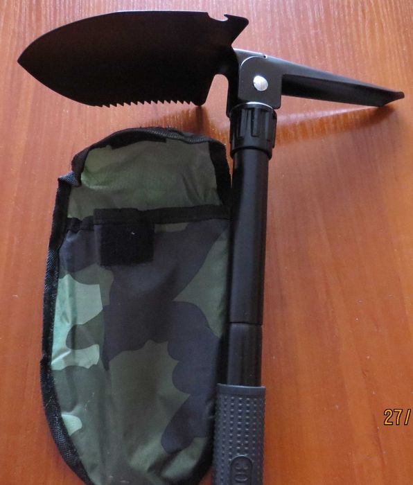 Туристичний посуд (котелки та інше), ножі