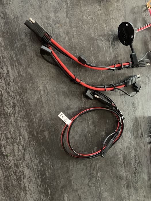 Conjunto Cabos e tomadas sae  novos