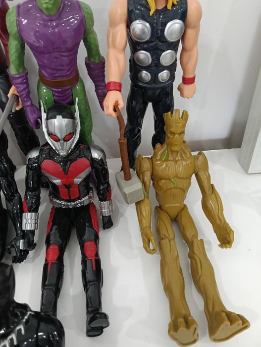 13 Figuras de Ação Marvel Titan Hero
