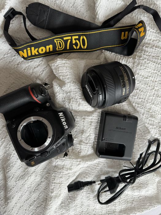 Nikon D750. Niski przebieg 4979 zdjęć + 2 obiektywy w zestawie!