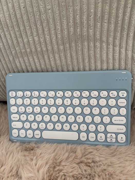 niebieska, bezprzewodowa klawiatura Bluetooth do tabletu