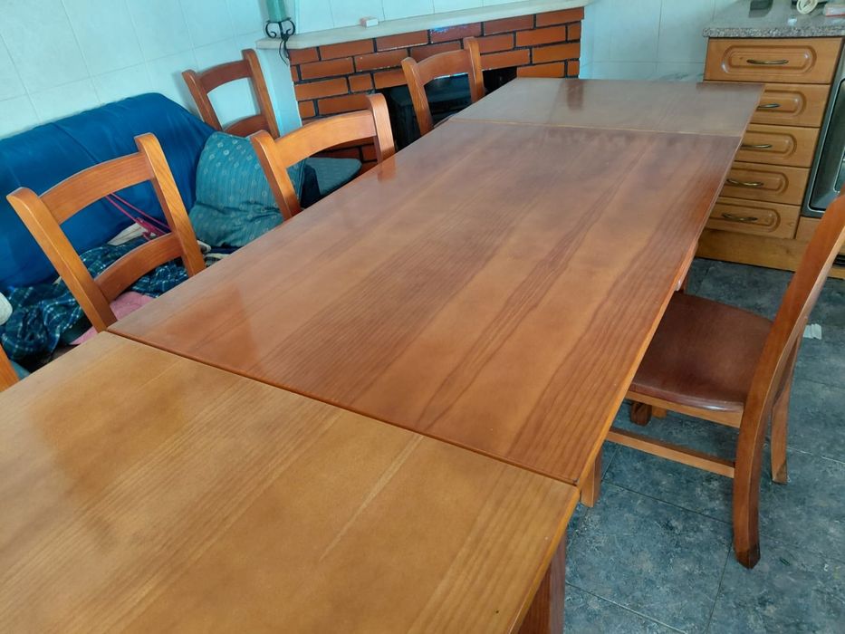 Mesa e  8 cadeiras