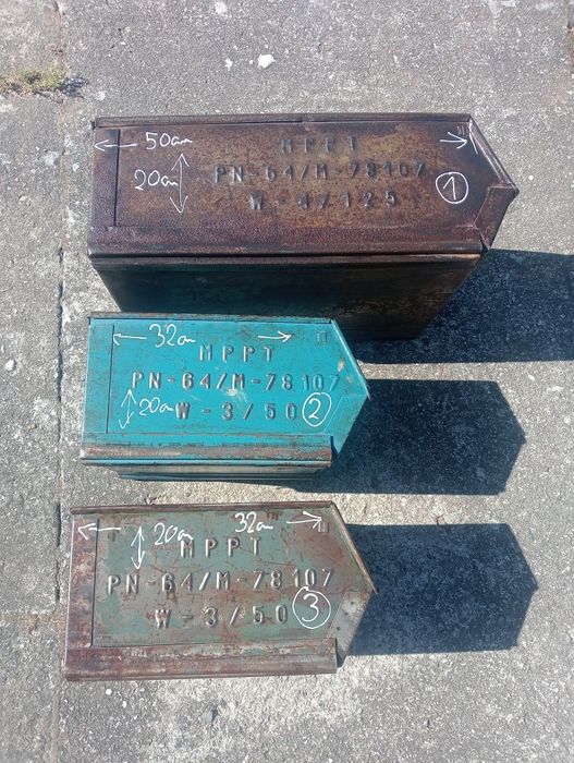 Kuwety metalowe starej produkcji z epoki PRL