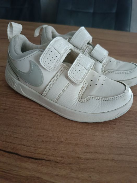 Buty chłopięce NIKE rozmiar 27,5
