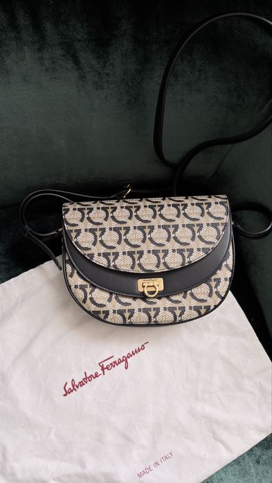 Сумка Ferragamo оригінал (з чеком) не носилась