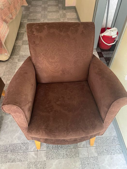 Conjunto 2 cadeirões, castanho com relevo