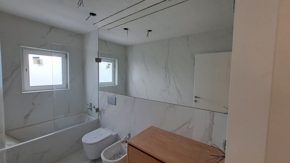 Venda e colocação de resguardos em vidro, guarda corpos e espelhos