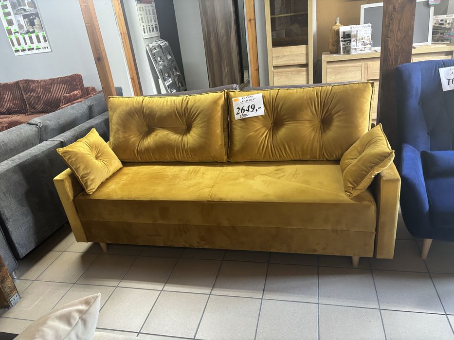 Kanapa rozkladana na nożkach