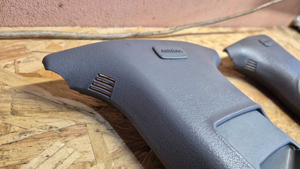 AUDI A4 B5 (8D)- Pilares B Facelift 1999 até 2001 C/ Airbag - Cinza