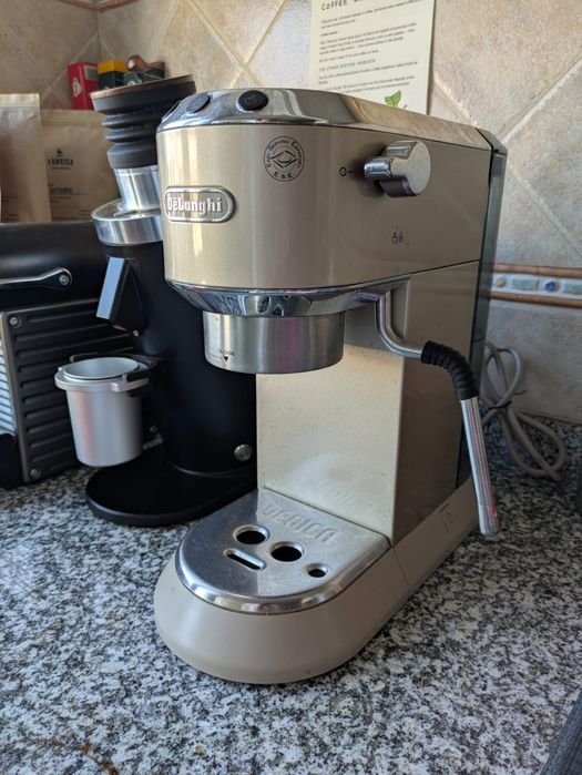 Maquina de café Delonghi Dedica EC885.GY