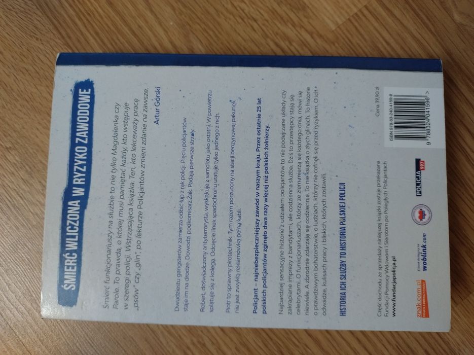 Książka "Policjanci za cenę życia" - Pasztelańscy.