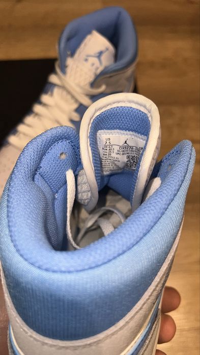 Jordan 1 Mid University Blue Grey