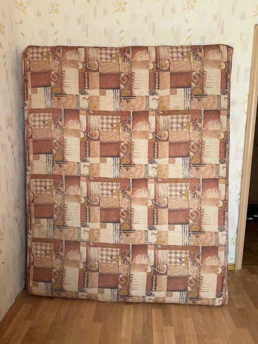 Матрац з дерев'яною основою